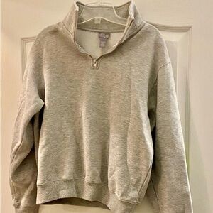 Tilly’s size small quarter zip Gray sweatshirt 🩶